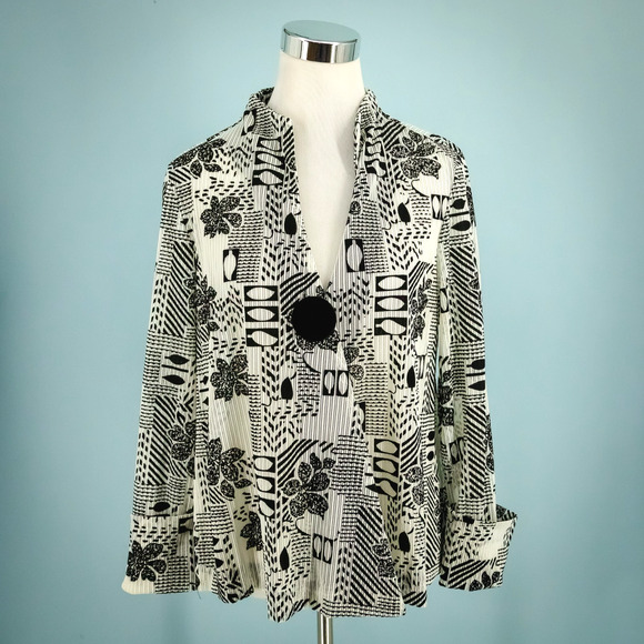 Damee Inc Size Medium M White Black Floral Geometric Print Button Artsy Jacket - Picture 1 of 6